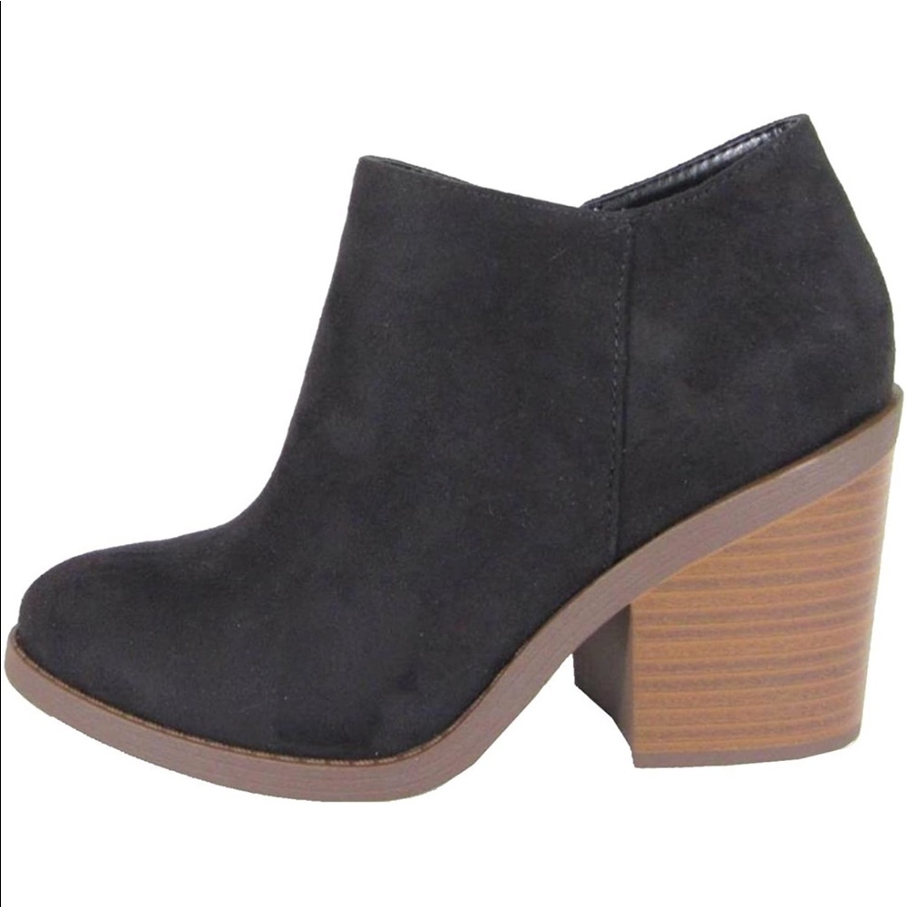 🆕Soda chunky heel ankle boots, size 6
